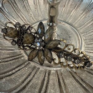 Elegant Black and Gray Metal Hair Clip